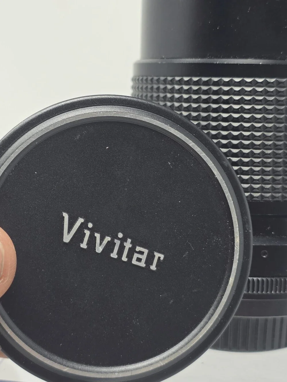 VIVITAR (by KIRON) AUTO ZOOM 85-205mm 1:3.8. M42 mount lens. Comes w/ case, cap.